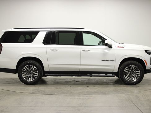 Used 2025 Chevrolet Suburban Z71 image 9