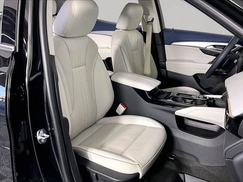 Certified 2025 Buick Envision Avenir AWD/4WD image 28