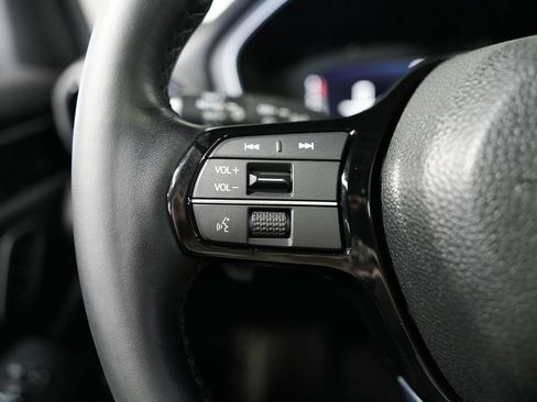 Used 2025 Honda Pilot Elite image 25
