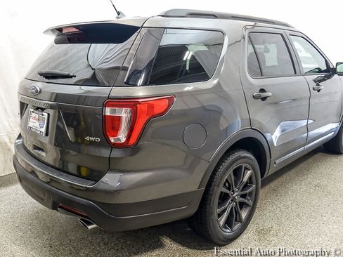 Used 2018 Ford Explorer XLT w/ Equipment Group 202A AWD/4WD image 9