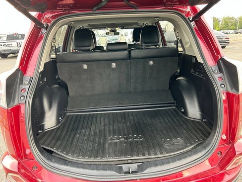 Used 2018 Toyota RAV4 Limited AWD/4WD image 28
