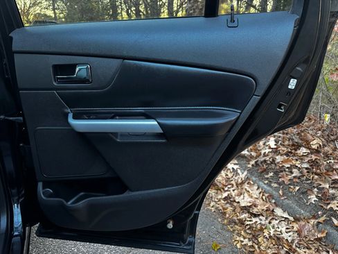 Used 2013 Ford Edge SEL image 16