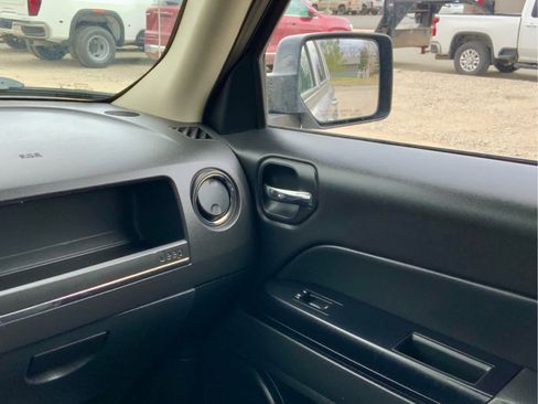Used 2016 Jeep Patriot Sport w/ Power Value Group image 36