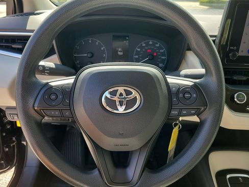 Used 2023 Toyota Corolla LE FWD image 18