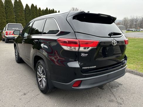 Used 2017 Toyota Highlander XLE image 6