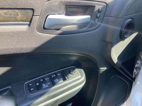 Used 2023 Chrysler 300 Touring L w/ Comfort Group image 19