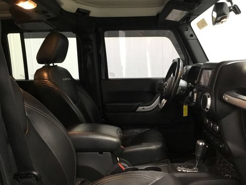 Used 2015 Jeep Wrangler Unlimited Rubicon AWD/4WD image 15