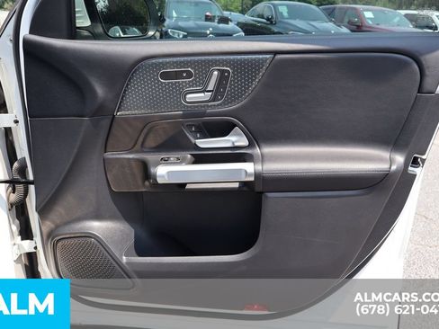 Used 2024 Mercedes-Benz GLB 250 image 32