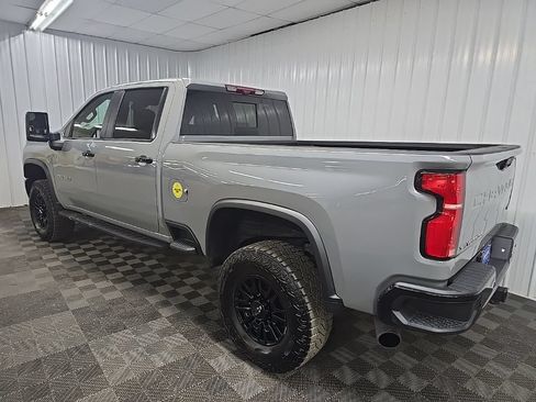 Used 2025 Chevrolet Silverado 2500 ZR2 w/ Technology Package AWD/4WD image 10
