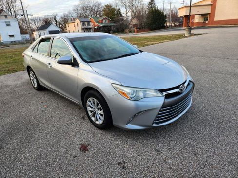 Used 2015 Toyota Camry LE image 5