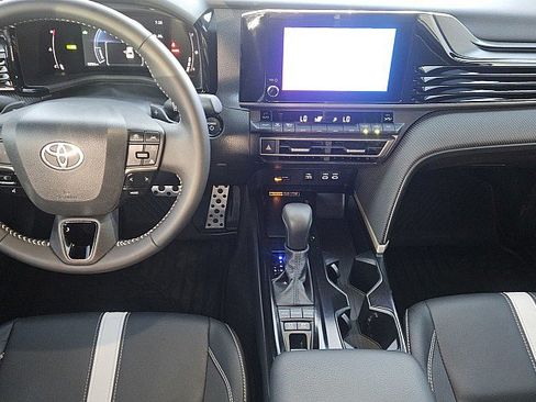Used 2026 Toyota Camry SE w/ Convenience Package FWD image 9