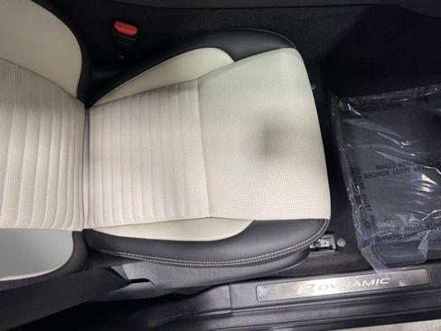 Used 2023 Land Rover Discovery Sport SE R-Dynamic image 19