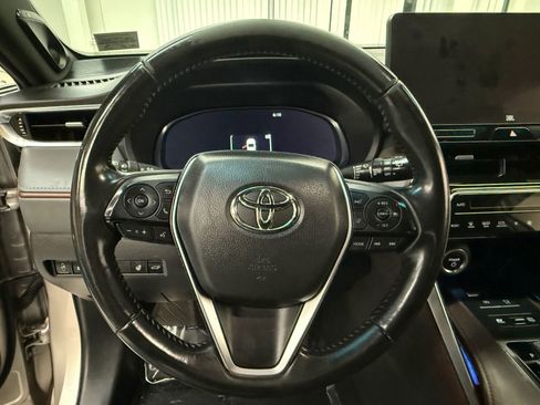 Used 2023 Toyota Venza Limited image 27