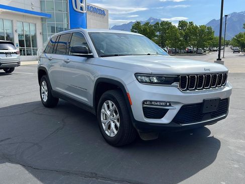 Used 2023 Jeep Grand Cherokee Limited AWD/4WD image 3