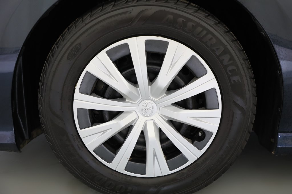 Used 2020 Toyota Camry LE FWD image 19