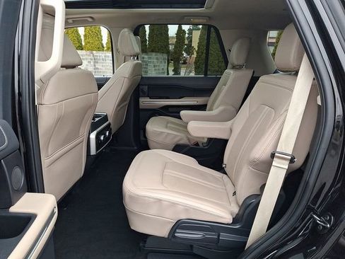 Used 2023 Ford Expedition Limited image 10