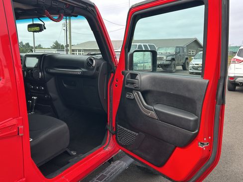 Used 2016 Jeep Wrangler Unlimited Sport w/ Quick Order Package 24S AWD/4WD image 25