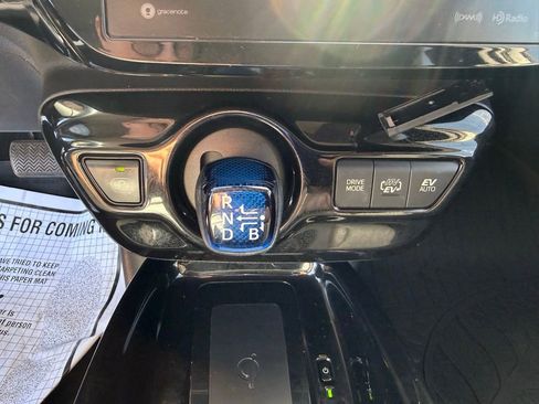 Used 2018 Toyota Prius Prime Premium image 17