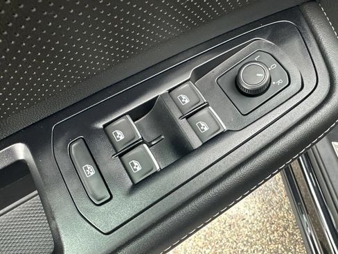 Used 2024 Volkswagen Atlas Cross Sport SE AWD/4WD image 15