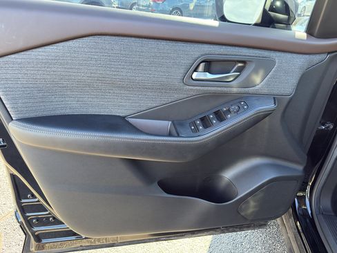 Certified 2023 Nissan Rogue SV image 13