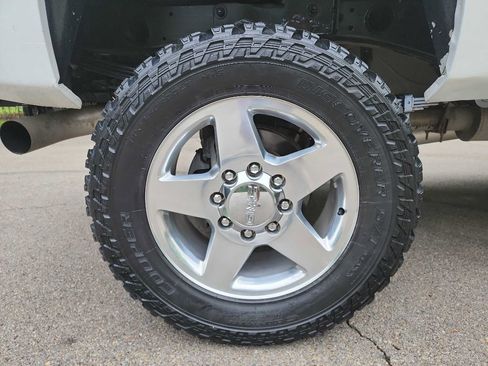 Used 2014 GMC Sierra 2500 SLT w/ Suspension Package, Off-Road image 13