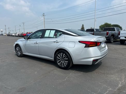 Used 2025 Nissan Altima 2.5 SV FWD image 3