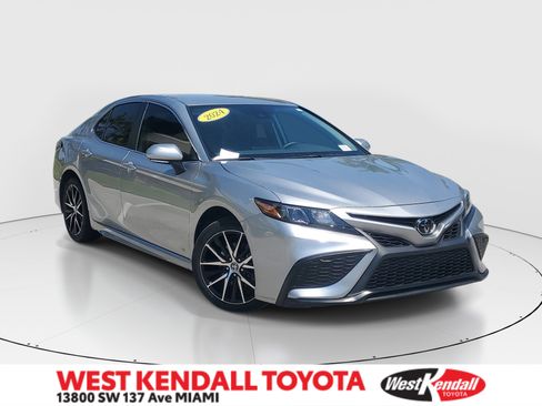 Used 2024 Toyota Camry SE image 1