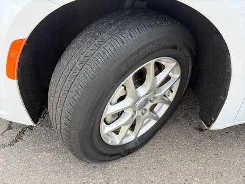 Used 2024 Chrysler Pacifica Touring-L FWD image 17