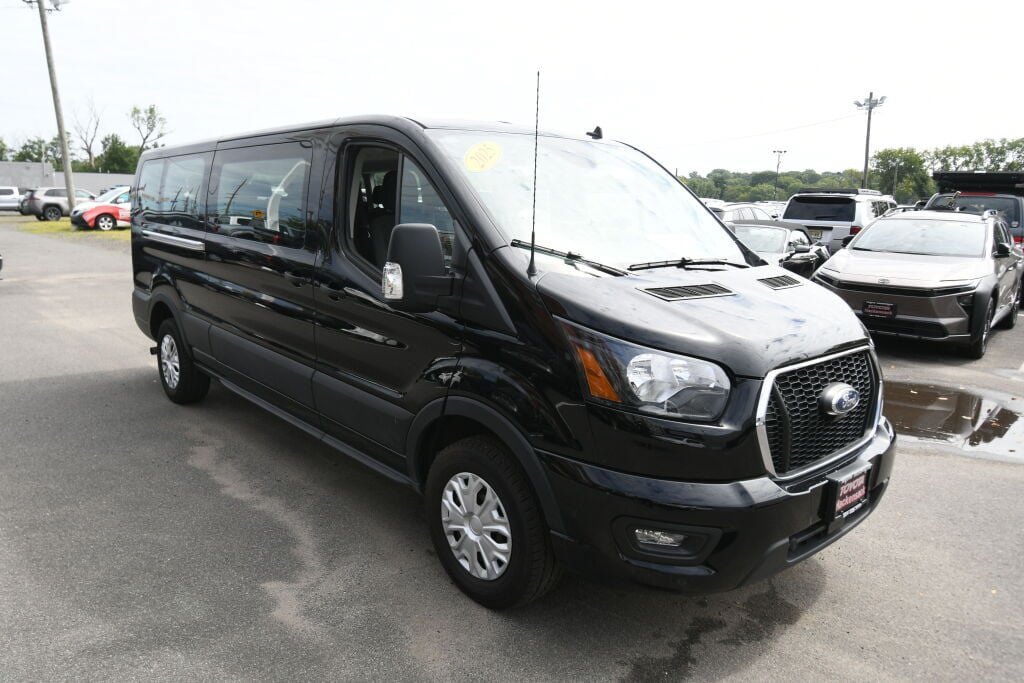 Used 2025 Ford Transit 350 XLT RWD image 2