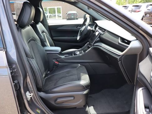 Used 2023 Jeep Grand Cherokee Altitude AWD/4WD image 42