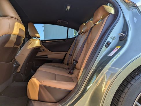 Used 2019 Lexus ES 350 Luxury image 4