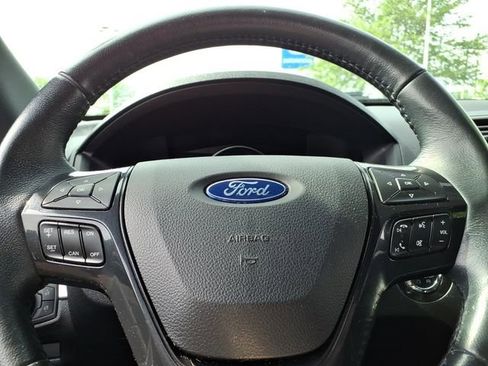Used 2017 Ford Explorer XLT w/ Equipment Group 201A AWD/4WD image 23