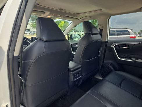 Used 2019 Toyota RAV4 XLE Premium FWD image 17