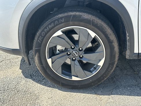Used 2025 Nissan Rogue SV FWD image 11