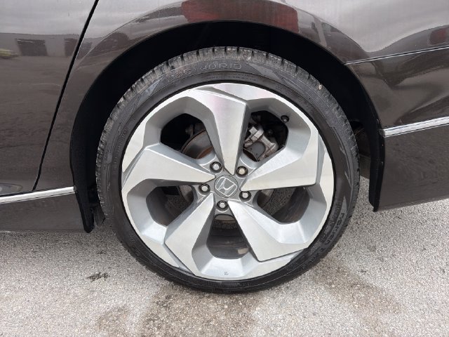 Used 2018 Honda Accord Touring image 31