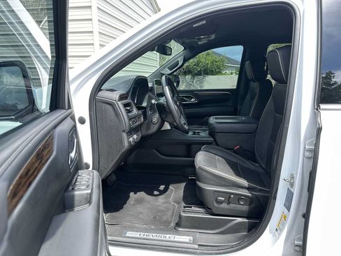 Used 2023 Chevrolet Suburban Premier AWD/4WD image 2