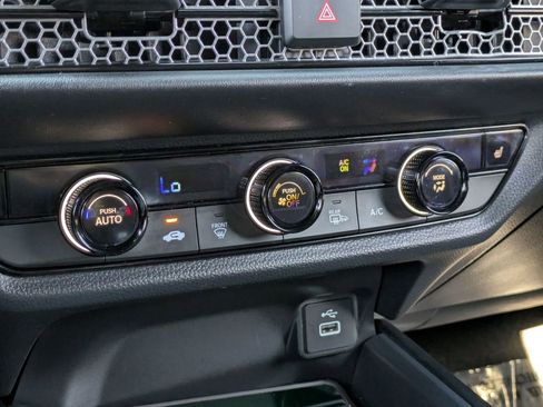 Used 2025 Honda HR-V Sport image 17