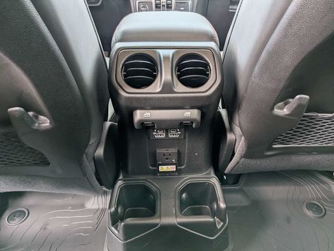 Used 2026 Jeep Gladiator Rubicon AWD/4WD image 16