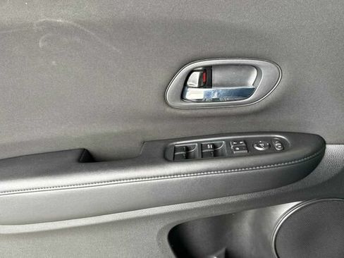 Used 2016 Honda HR-V LX image 11