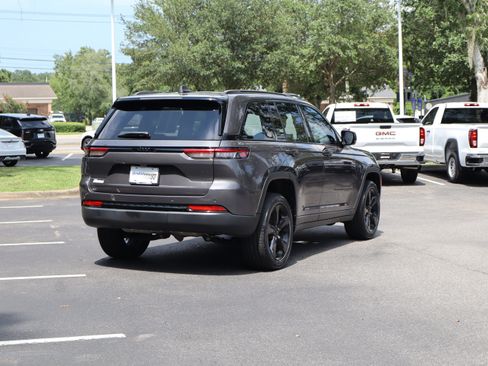 Used 2023 Jeep Grand Cherokee Altitude RWD image 48