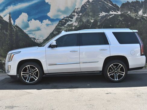 Used 2018 Cadillac Escalade Platinum AWD/4WD image 7