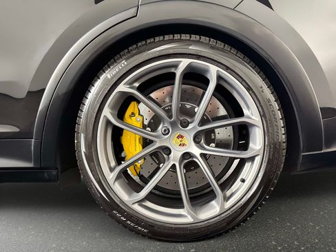 Used 2024 Porsche Cayenne Turbo GT AWD/4WD image 12