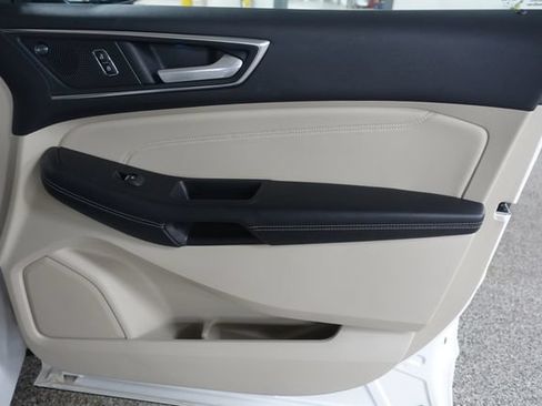 Used 2020 Ford Edge Titanium AWD/4WD image 25
