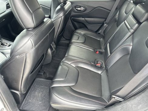 Used 2019 Jeep Cherokee Trailhawk image 29