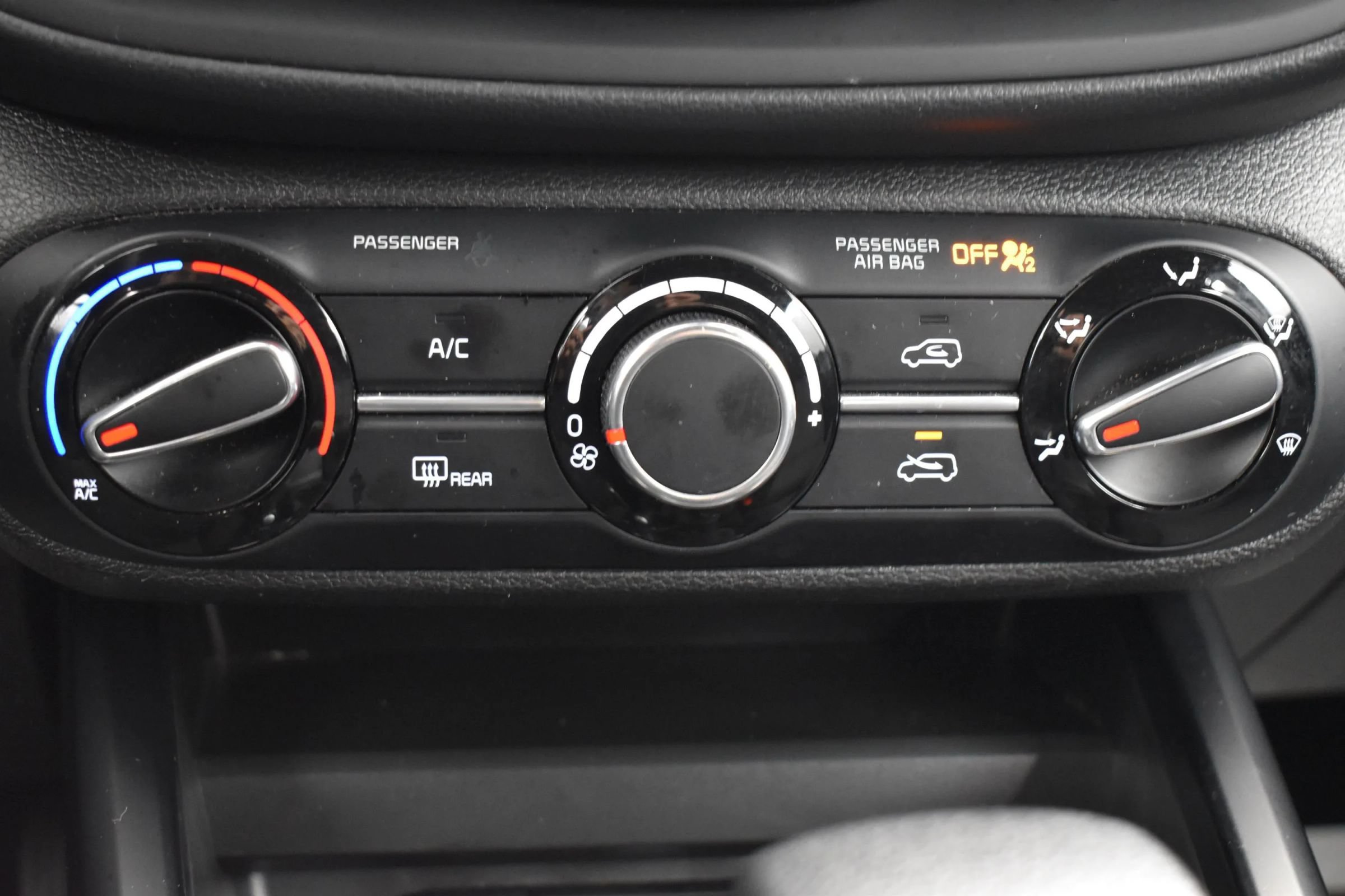 Used 2024 Kia Soul LX w/ LX Technology Package FWD image 32