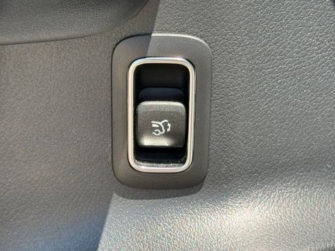 Used 2026 Mercedes-Benz GLB 250 image 25