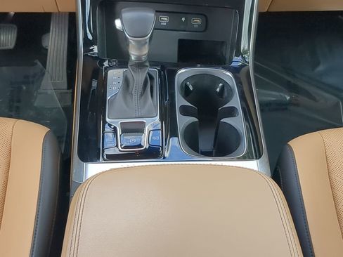 Used 2024 Kia Carnival EX image 19