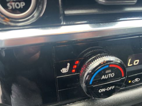 Used 2023 Nissan Pathfinder SV w/ SV Premium Package image 20