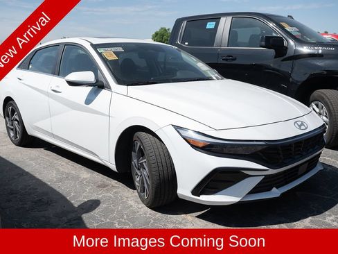 Used 2025 Hyundai Elantra SEL FWD image 1