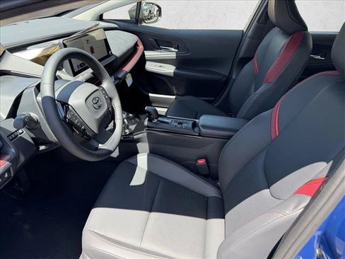 New 2026 Toyota Prius Plug-In Hybrid FWD image 10